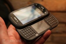 lg-qwerty-dual-screen-android-phone-10