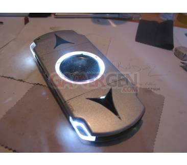 PSP-Slim-Silver-Divinity-reddwarf2 (2)