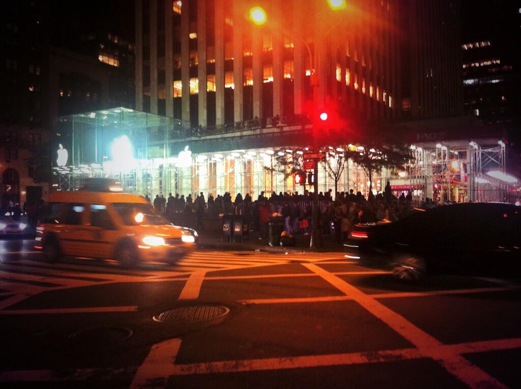 apple-store-5th-avenue-iphone-5s- (1)