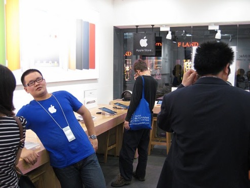 apple-store-vendeur-chinois