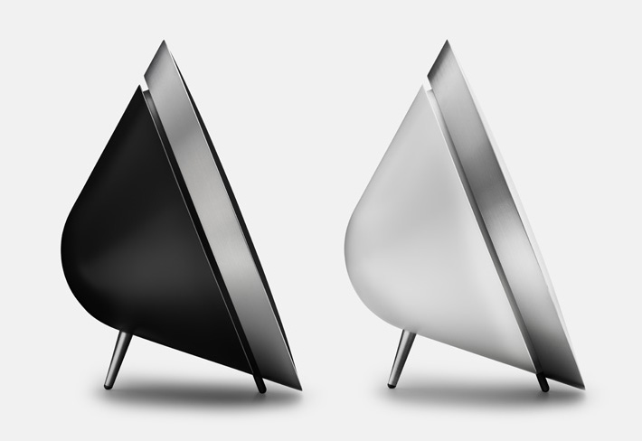 BeoPlay-A8-airplay-iphone-ipad-ipod-2