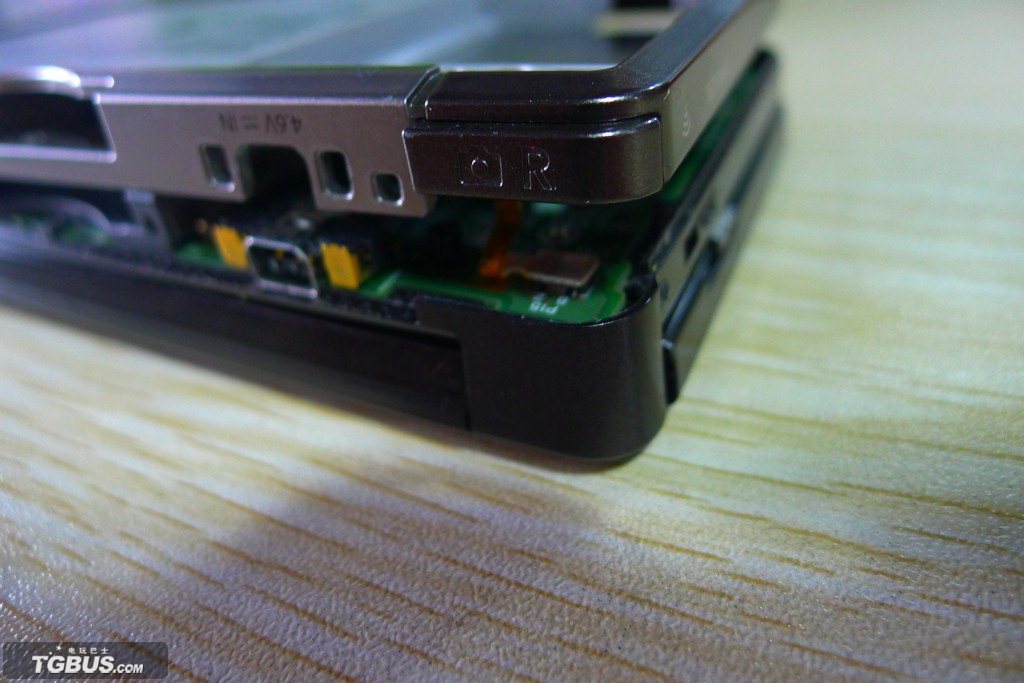 console-nintendo-3ds-nude-screenshot-20110221-03