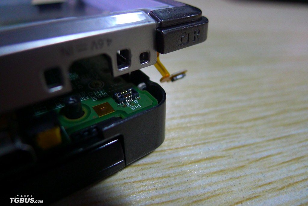 console-nintendo-3ds-nude-screenshot-20110221-04
