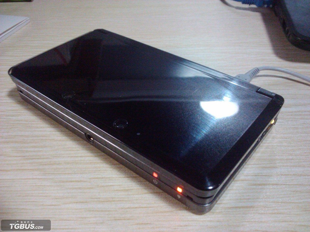 console-nintendo-3ds-nude-screenshot-20110221-05