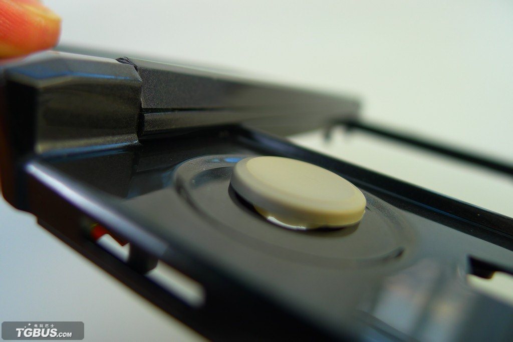 console-nintendo-3ds-nude-screenshot-20110221-09