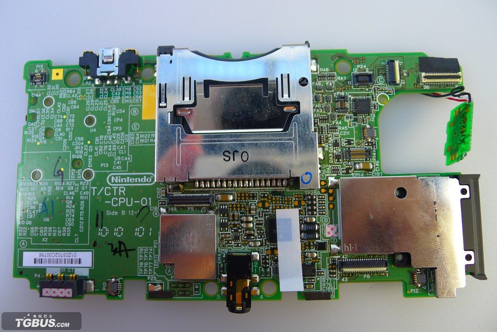 console-nintendo-3ds-nude-screenshot-20110221-10