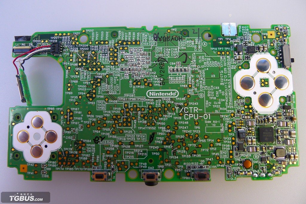 console-nintendo-3ds-nude-screenshot-20110221-11