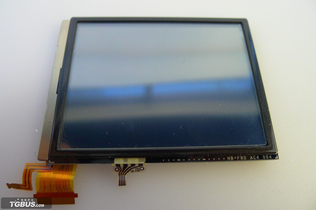 console-nintendo-3ds-nude-screenshot-20110221-16