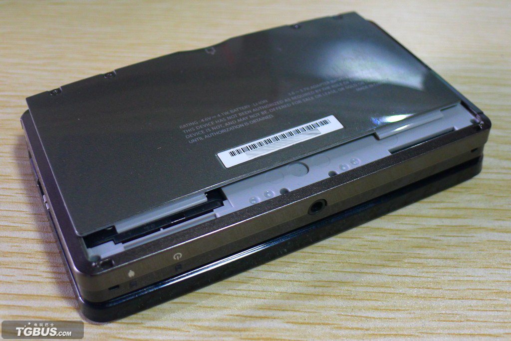 console-nintendo-3ds-nude-screenshot-20110221-17