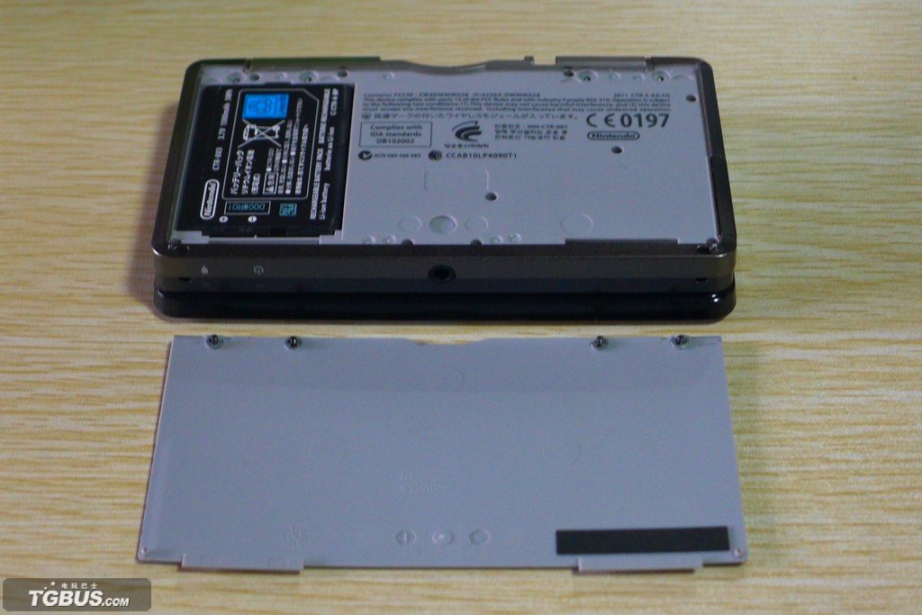 console-nintendo-3ds-nude-screenshot-20110221-18