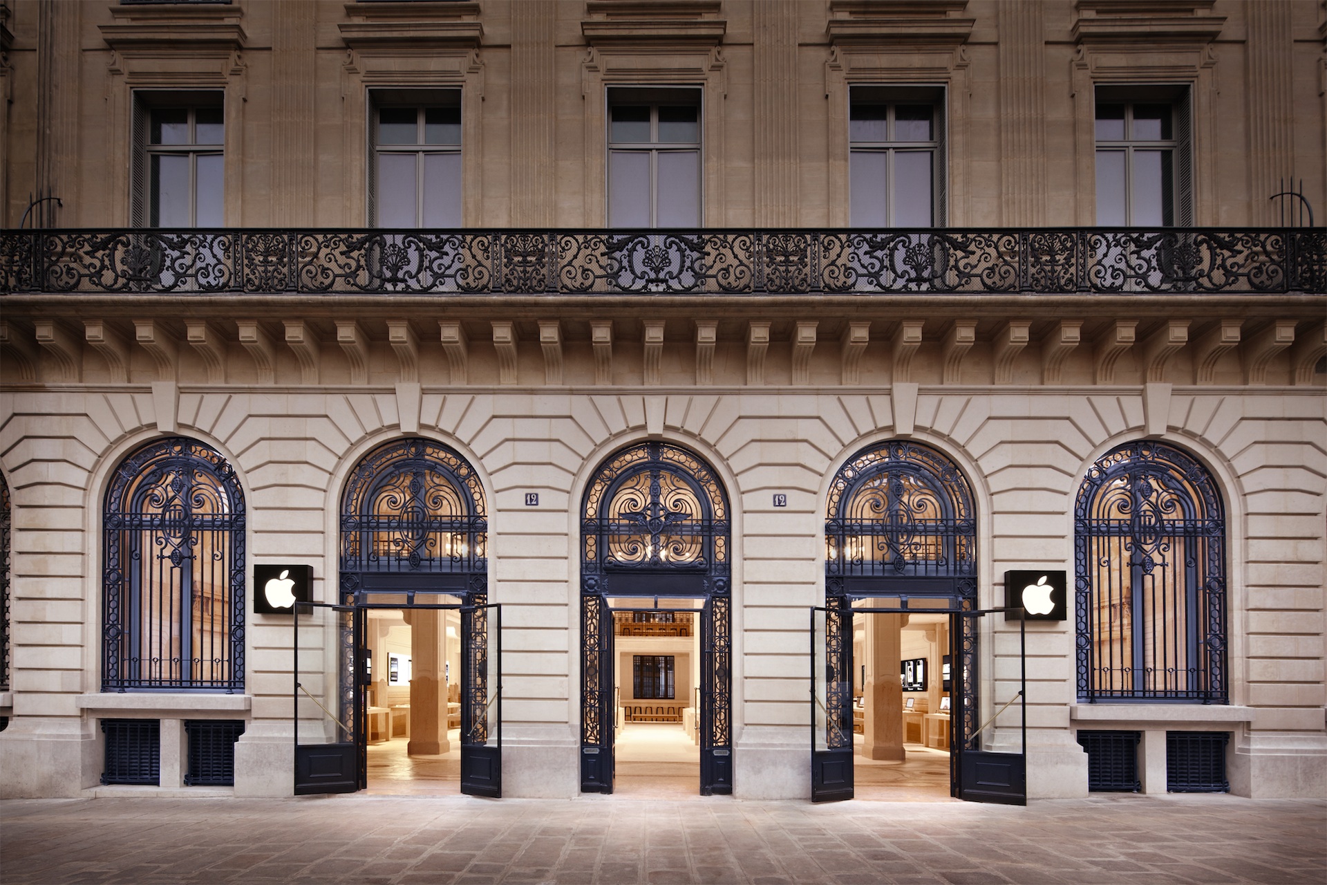 Images-Screenshots-Captures-Paris-Apple-Store-Opera-29122010