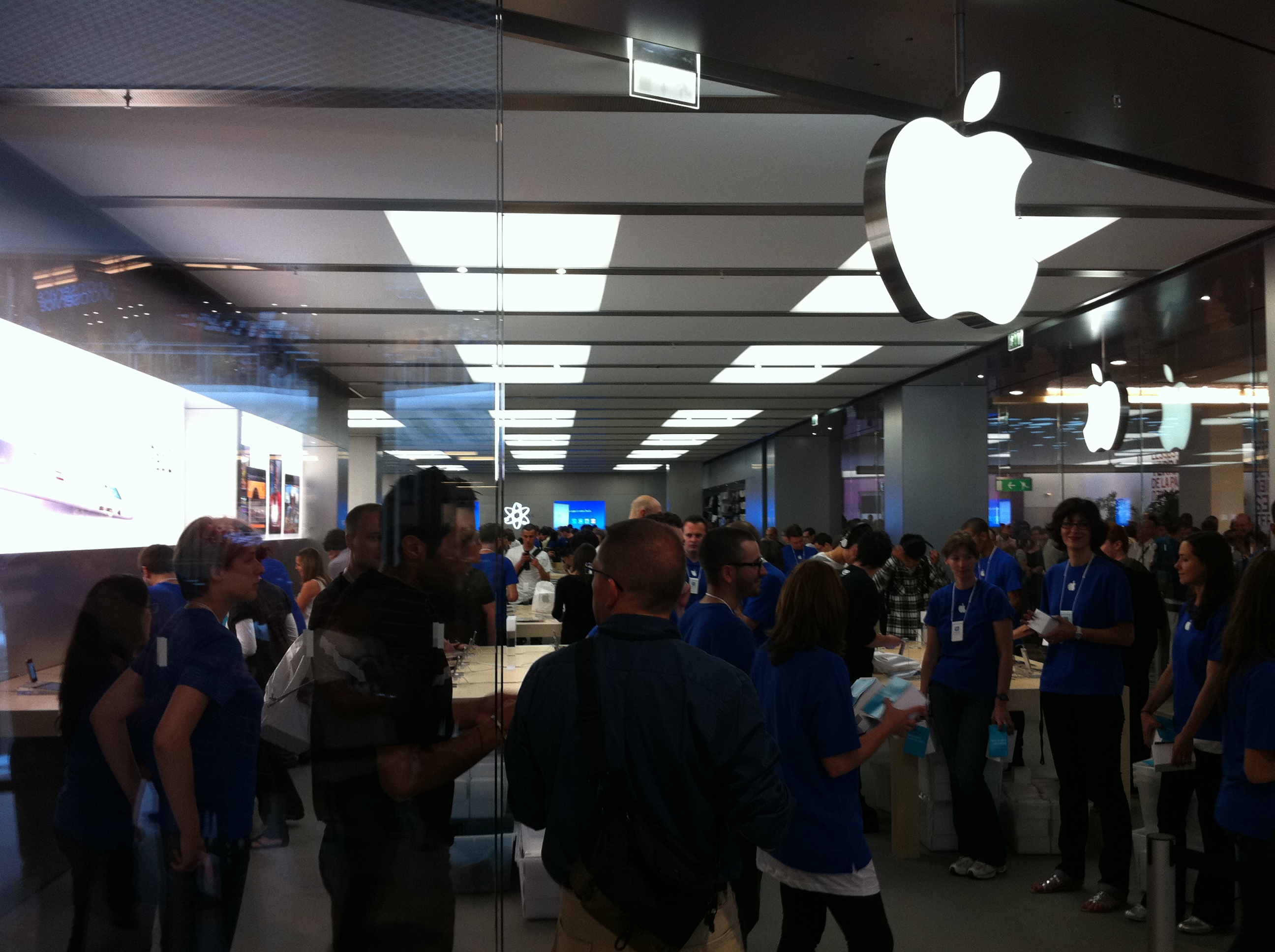 inauguration-apple-store-iphonegen (16)