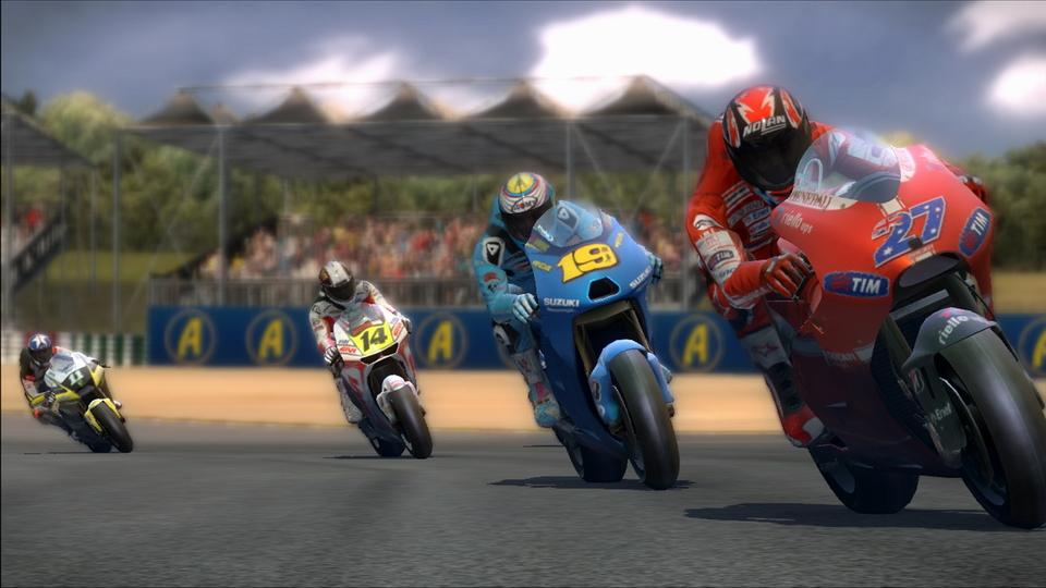 motogp_10-11_101110_01