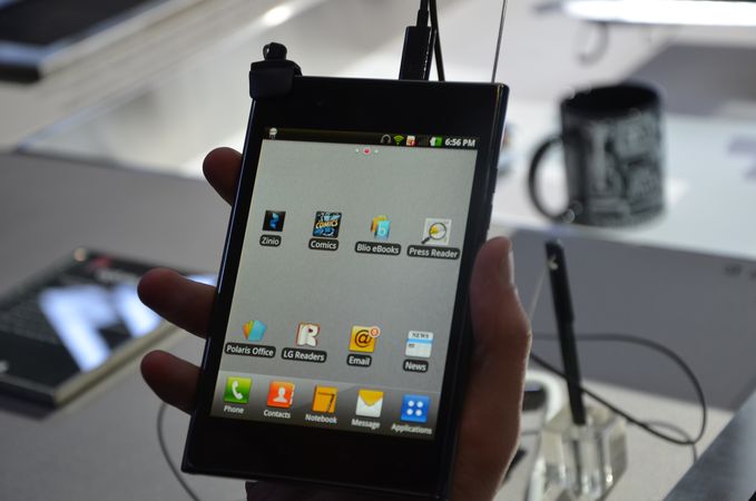 mwc-2012-stand-lg-lte-4g-vu-optimus_00
