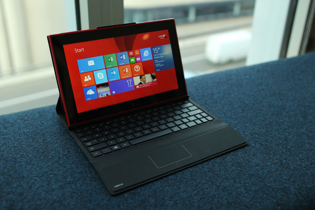 Nokia-Lumia-2520-conversation_2